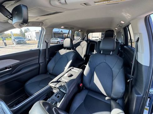 Used 2024 Toyota Grand Highlander AWD image 16