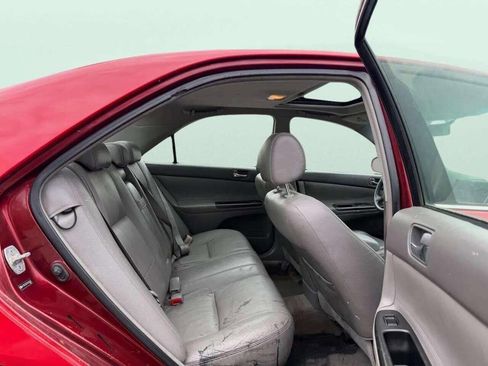 Used 2005 Toyota Camry image 12