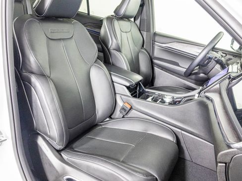 Used 2023 Jeep Grand Cherokee Overland w/ Adv Protech Group III image 41