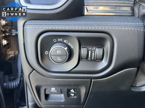 Used 2020 RAM 1500 Limited w/ Black Appearance Package AWD/4WD image 17