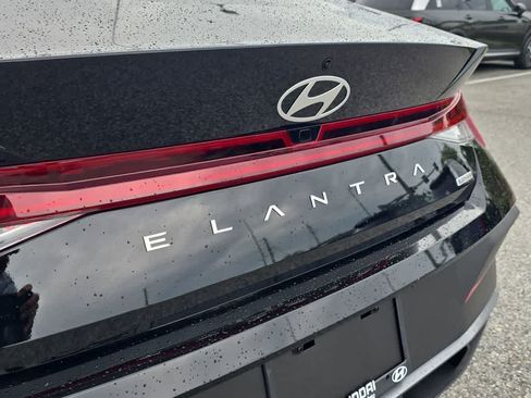 New 2026 Hyundai Elantra Hybrid FWD image 13