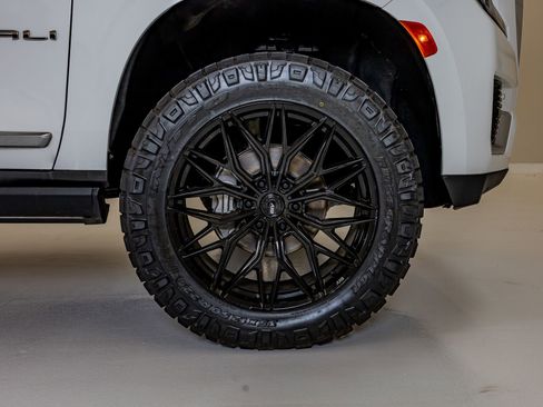 Used 2021 GMC Yukon XL Denali w/ Denali Premium Package AWD/4WD image 12