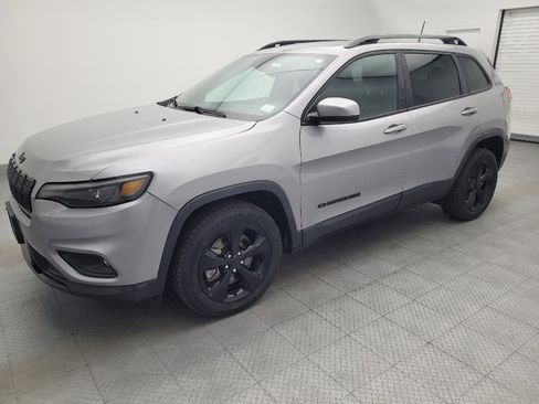 Used 2021 Jeep Cherokee Latitude Plus FWD image 2