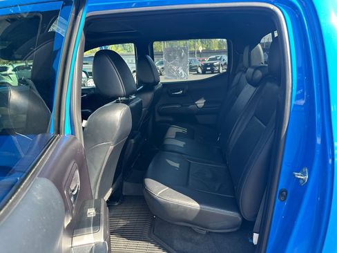 Used 2020 Toyota Tacoma TRD Off-Road w/ TRD Premium Off Road Package AWD/4WD image 13