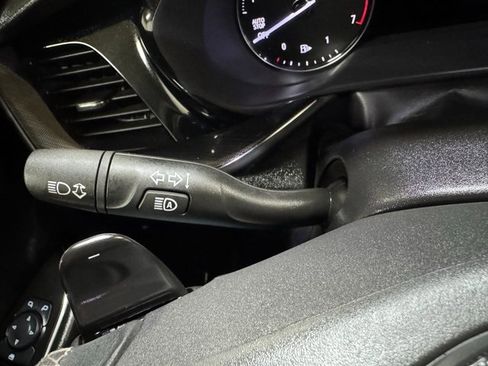 Used 2022 Buick Envision Essence w/ Technology Package I image 38