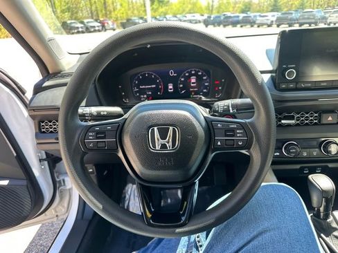 Used 2025 Honda Accord SE image 37