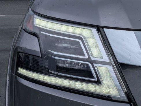 Used 2024 Nissan Armada SL w/ Captain's Chairs Package AWD/4WD image 9