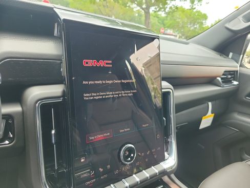 New 2026 GMC Yukon Denali w/ Denali Reserve Package RWD image 10