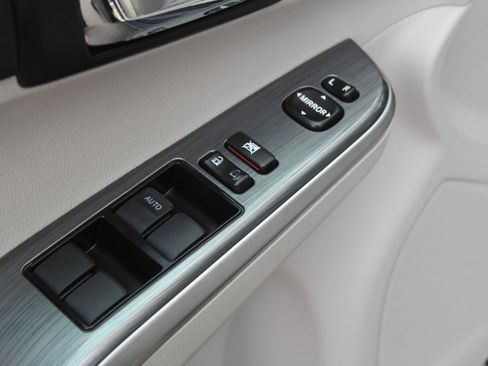 Used 2012 Toyota Camry XLE w/ Leather Pkg FWD image 22