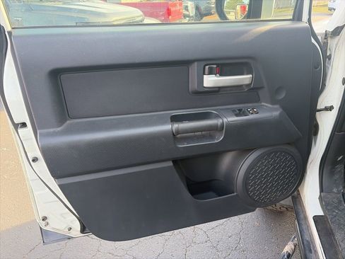 Used 2012 Toyota FJ Cruiser Base image 13