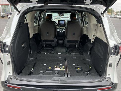 Certified 2024 Toyota Sienna Platinum image 31