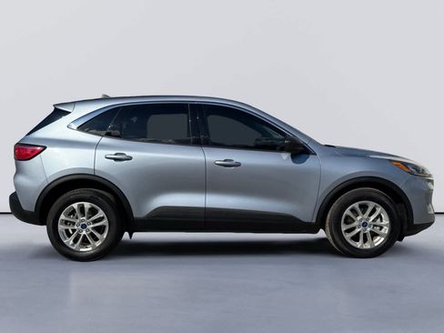Used 2022 Ford Escape SE image 2