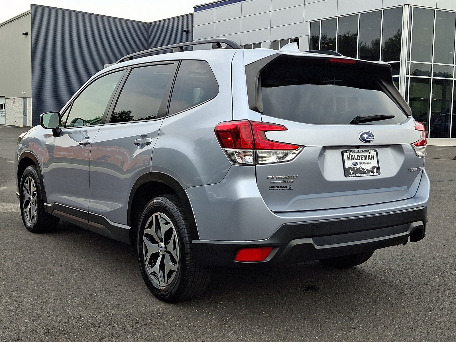 Certified 2023 Subaru Forester Premium AWD/4WD image 5