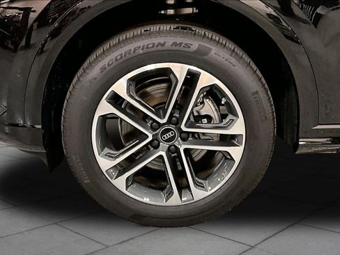 New 2025 Audi Q5 Premium image 11