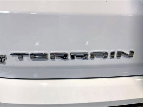 Used 2022 GMC Terrain SLT w/ Infotainment Package II AWD/4WD image 8