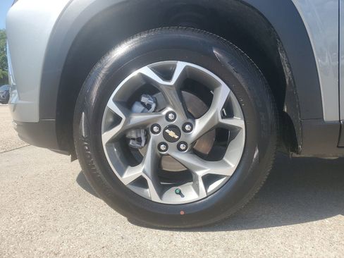 Used 2024 Chevrolet Trax LT w/ Driver Confidence Package image 7
