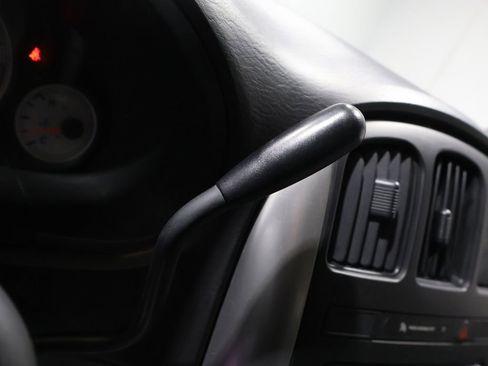 Used 2006 Chrysler Town & Country Touring image 28