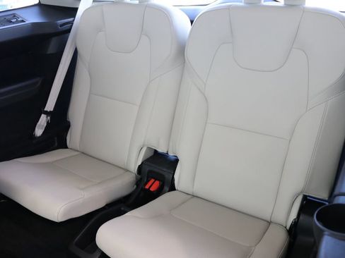 Used 2021 Volvo XC90 T6 Momentum image 25