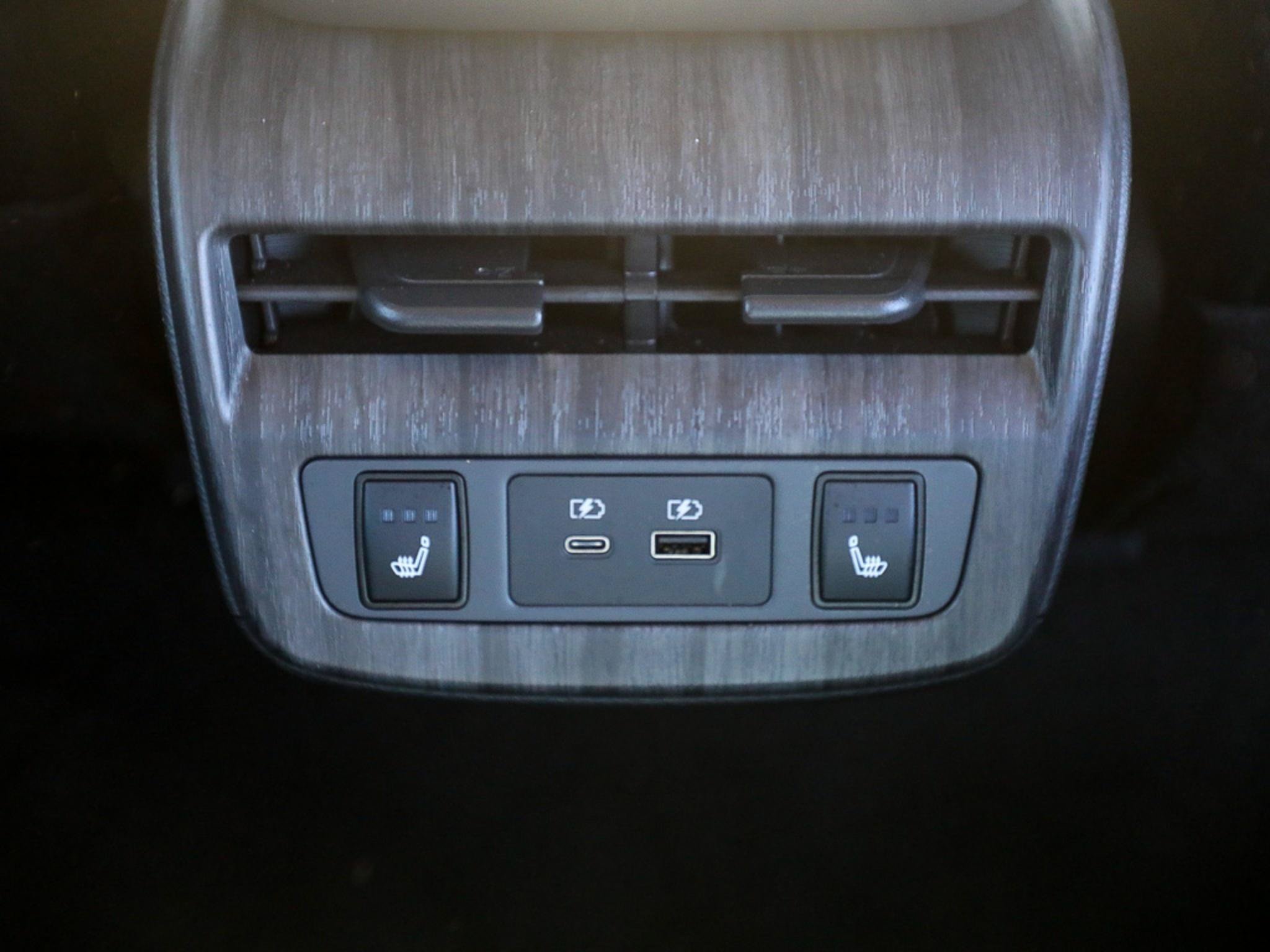 Used 2023 Nissan Ariya AWD image 24