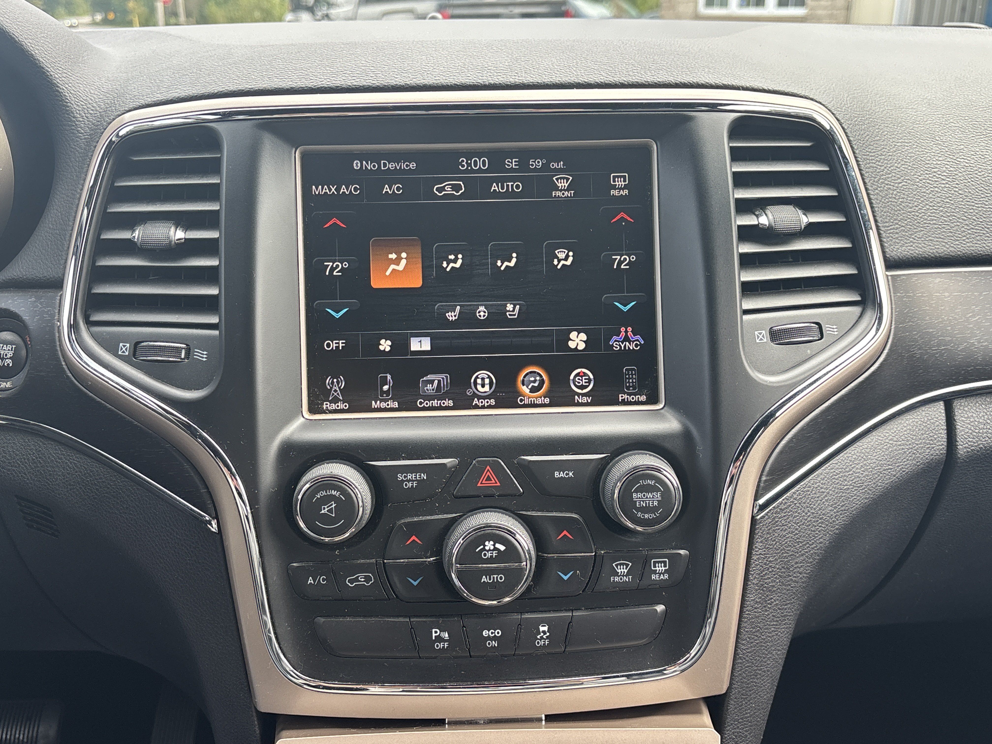 Used 2015 Jeep Grand Cherokee Limited w/ Luxury Group II AWD/4WD image 22