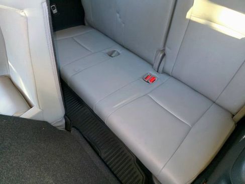 Used 2020 Toyota Highlander XLE image 30