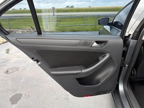 Used 2012 Volkswagen Jetta SE FWD image 28