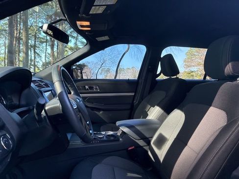 Used 2018 Ford Explorer XLT w/ Equipment Group 201A image 20