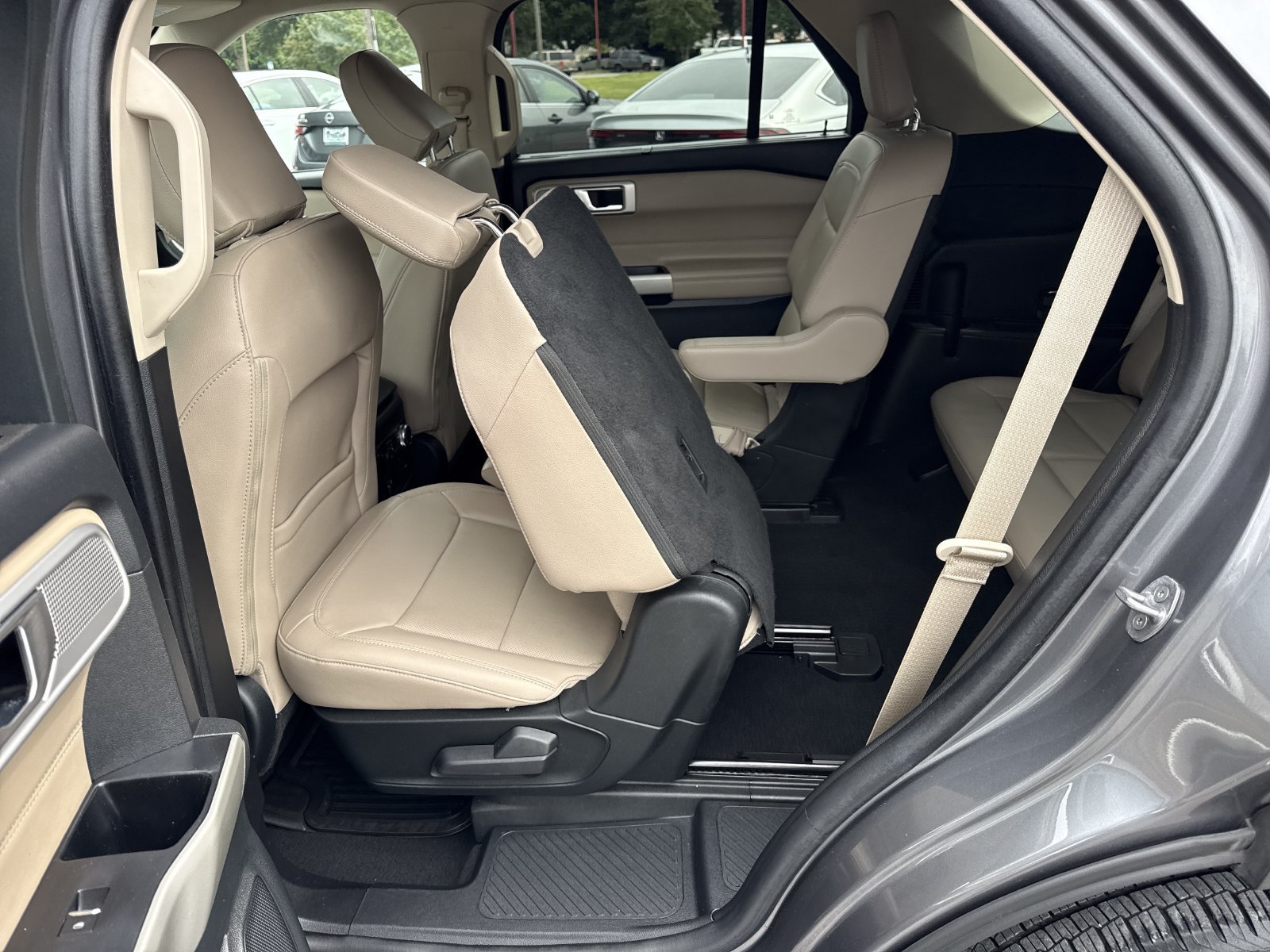 Used 2022 Ford Explorer Limited AWD/4WD image 11