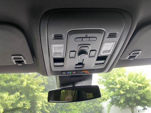 Used 2023 GMC Yukon Denali RWD image 33