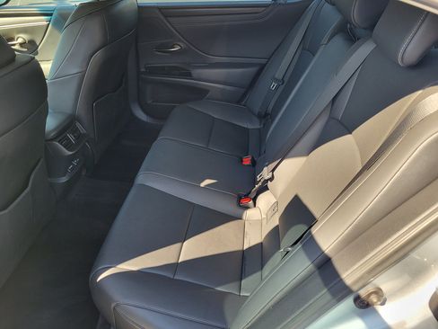 Used 2024 Lexus ES 350 w/ Premium Package FWD image 12