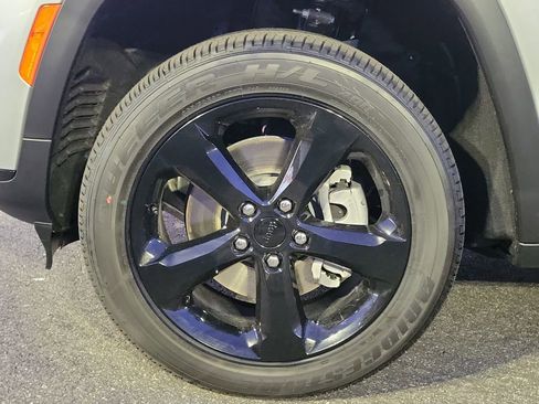 New 2025 Jeep Grand Cherokee L Altitude image 20