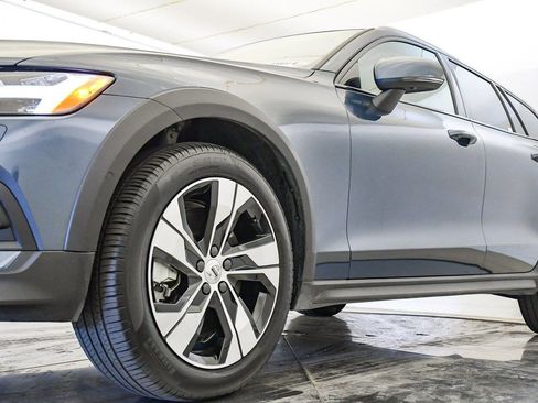 Certified 2024 Volvo V60 B5 Cross Country Plus image 9