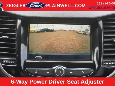 Used 2018 Chevrolet Trax LT w/ LT Convenience Package image 18