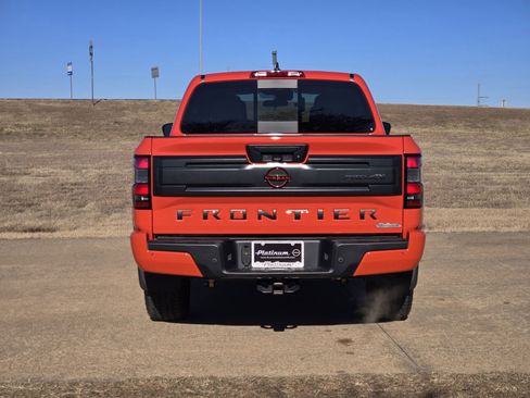 Used 2025 Nissan Frontier PRO-4X image 8