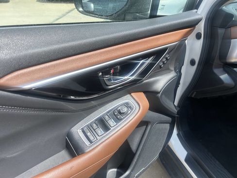 Used 2022 Subaru Outback Touring AWD/4WD image 11