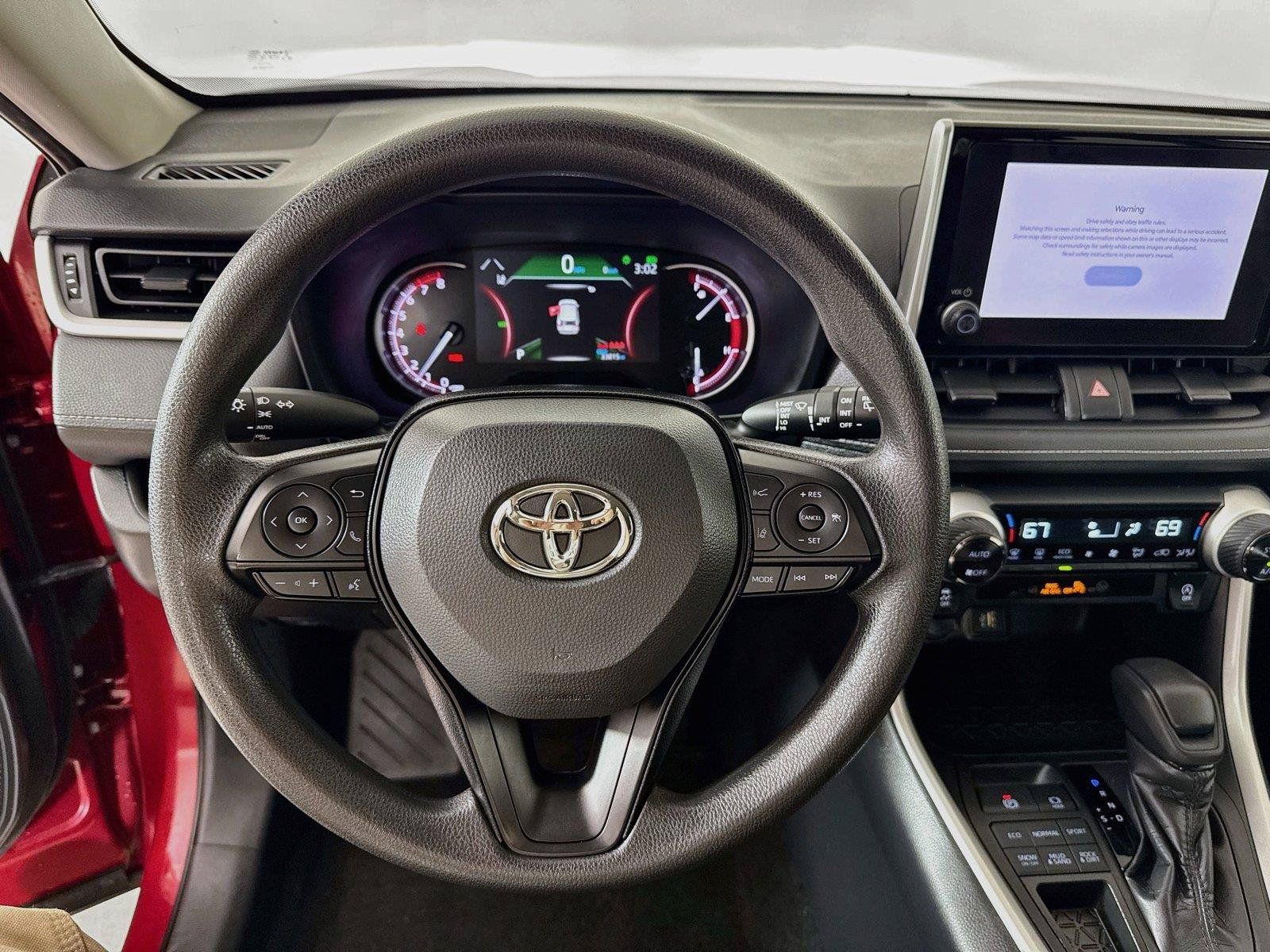 Used 2025 Toyota RAV4 XLE AWD/4WD image 17