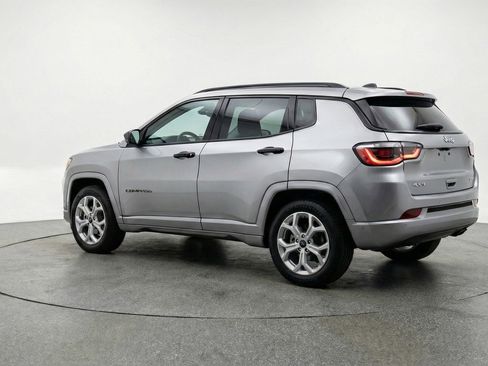Used 2025 Jeep Compass Latitude image 6