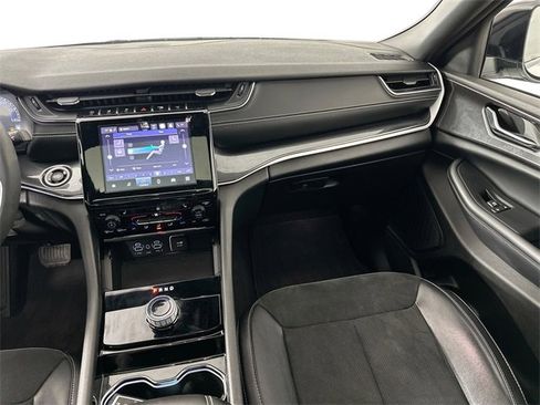 Used 2023 Jeep Grand Cherokee L Laredo image 23