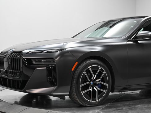 Used 2023 BMW 760i xDrive w/ Parking Assistance Package image 4