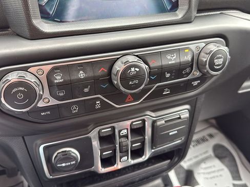 Used 2021 Jeep Gladiator Overland w/ Popular Equipment Package AWD/4WD image 25