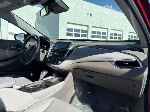 Used 2018 Chevrolet Malibu Premier w/ Premier Sun and Wheel Package FWD image 26