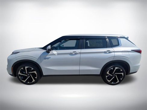 New 2025 Mitsubishi Outlander SE image 6