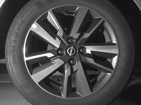 Used 2025 Nissan Versa SV FWD image 15