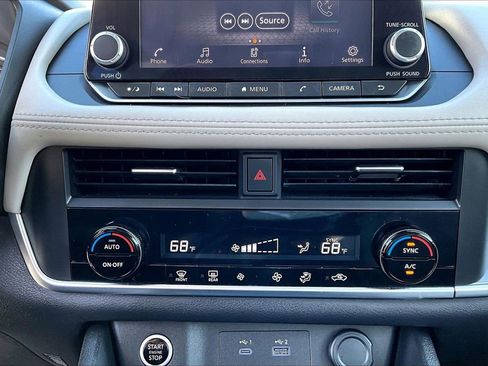 Used 2023 Nissan Rogue SV image 17