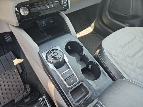 Used 2023 Ford Escape Platinum w/ Premium Technology Package AWD/4WD image 28