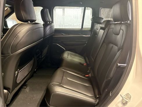 New 2026 Jeep Grand Cherokee Limited AWD/4WD image 11