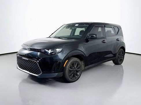 Used 2023 Kia Soul LX FWD image 2