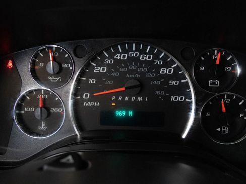 Used 2017 Chevrolet Express 2500 image 25