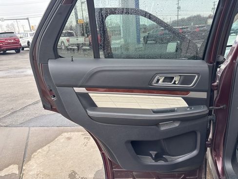 Used 2019 Ford Explorer Platinum image 27