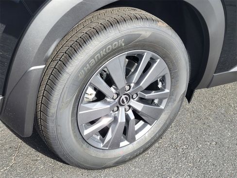 New 2025 Nissan Pathfinder S image 3